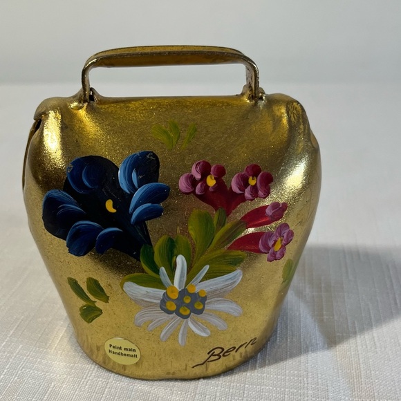 Hand-Painted Floral Bell. Swiss Cow Bell Hand Painted Brass Vintage - Picture 4 of 6